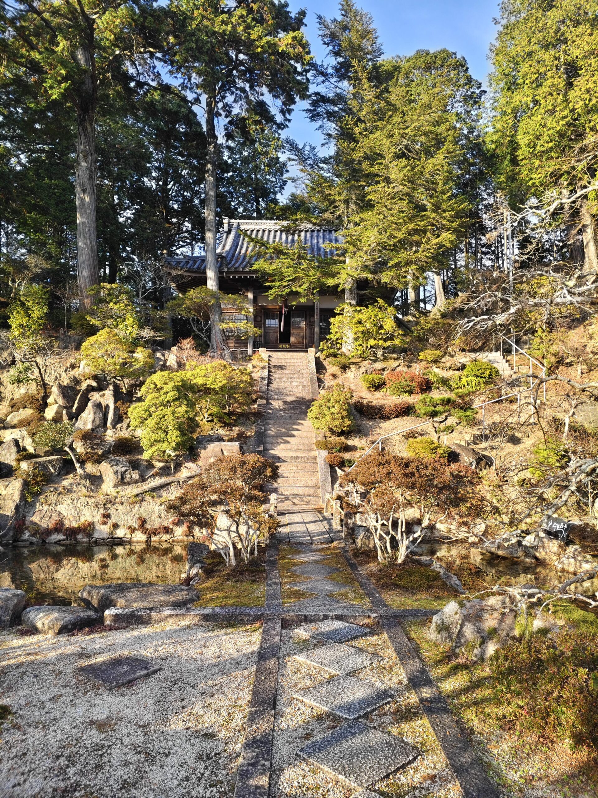 A Mindful Fragrance Journey at a Quiet Temple