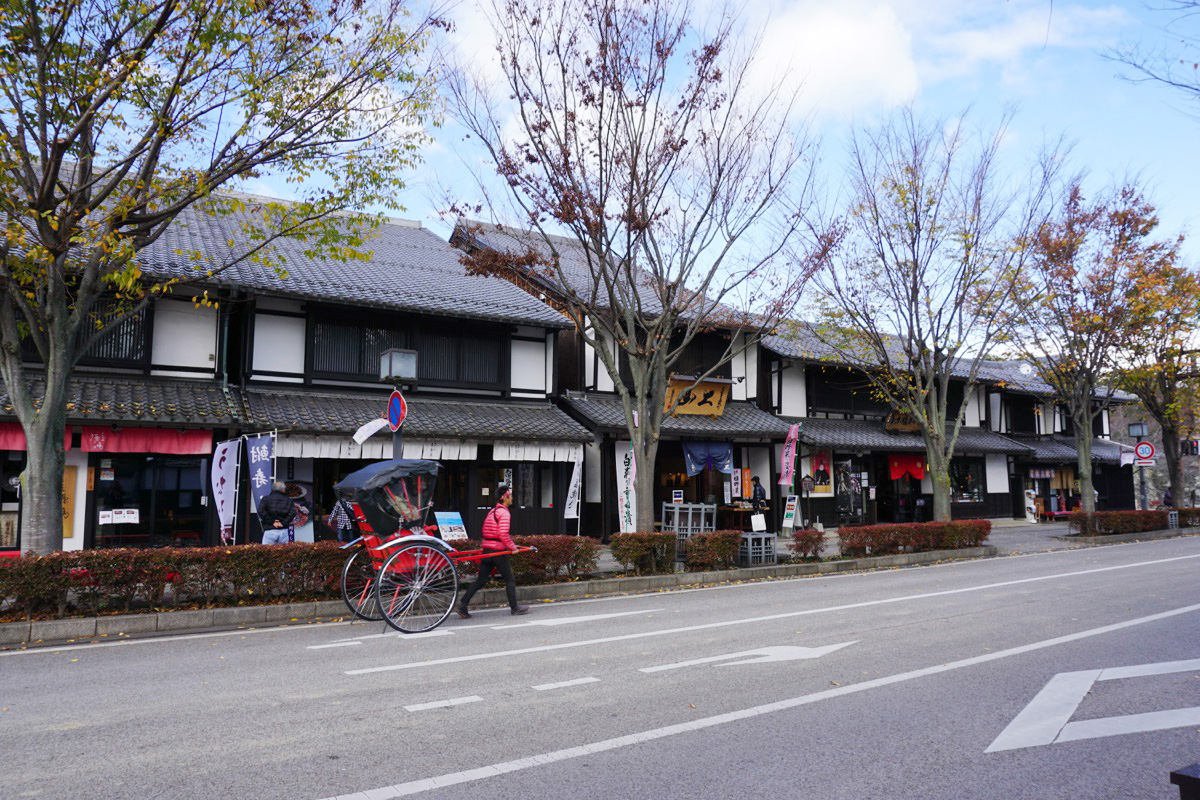 Yumekyobashi Castle Road
